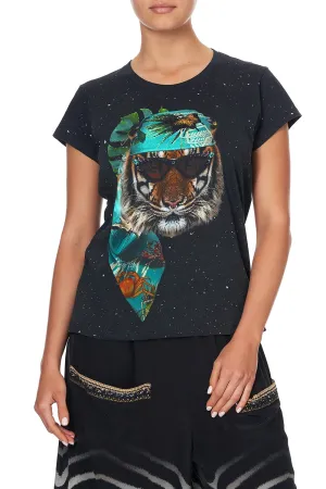CURVED HEM FITTED TEE LOST PARADISE