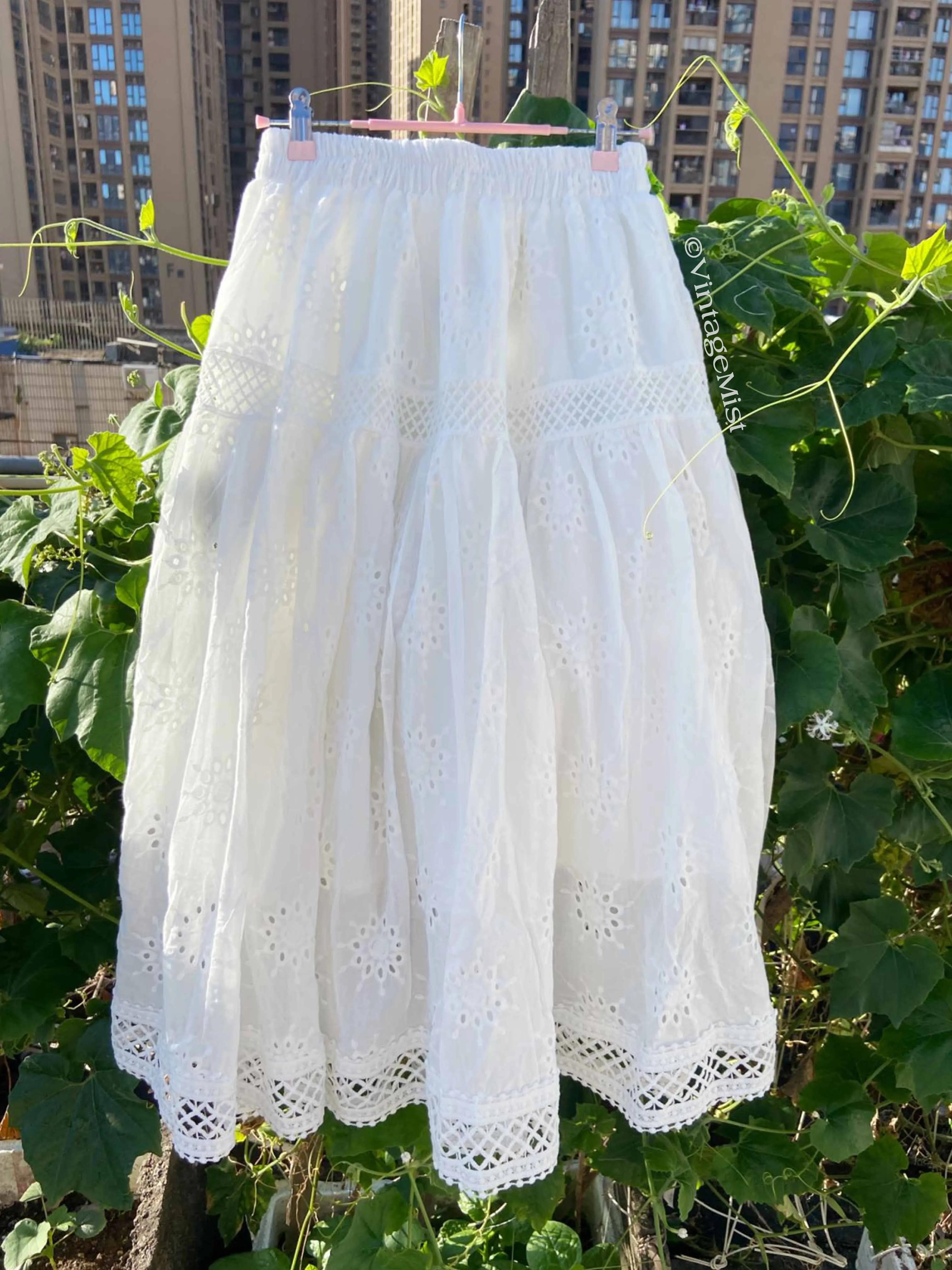 Elegant Lace Hollow Skirt Retro Pleated Hem