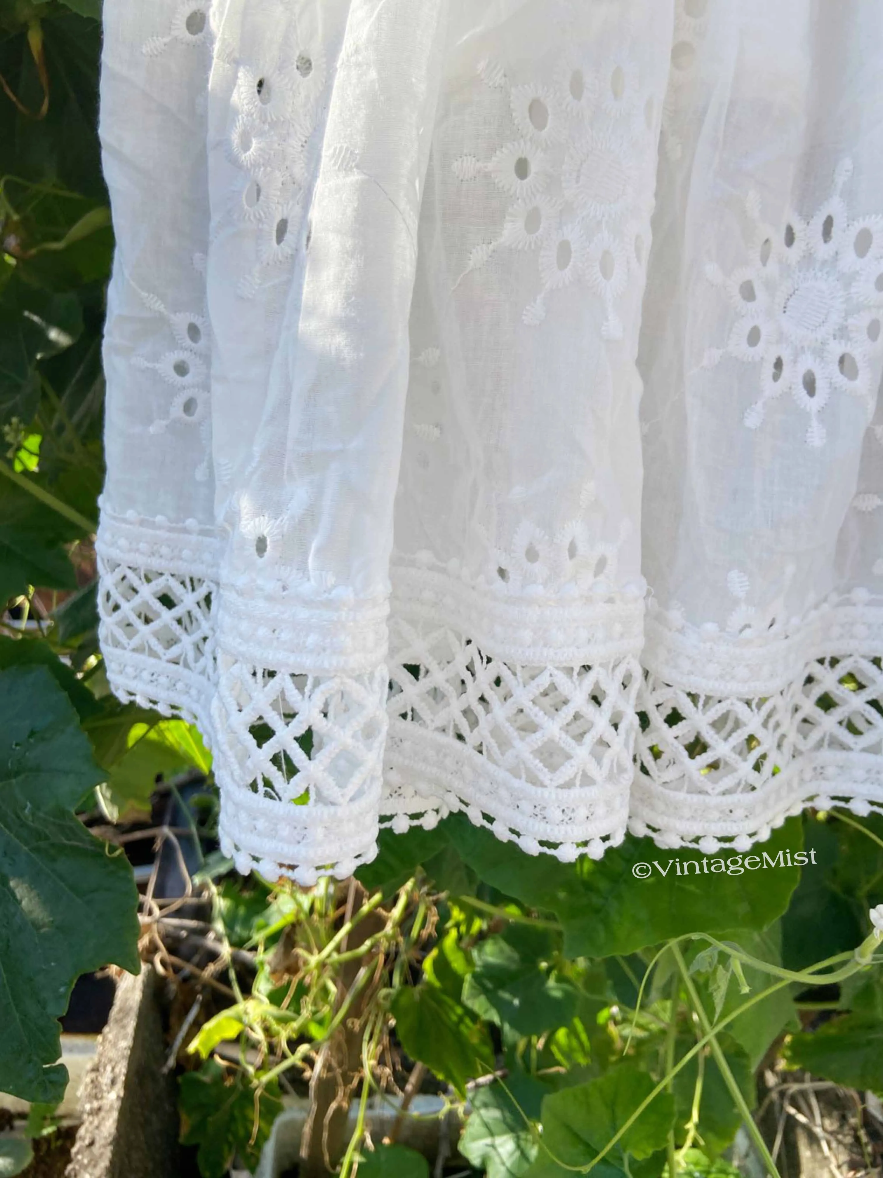 Elegant Lace Hollow Skirt Retro Pleated Hem